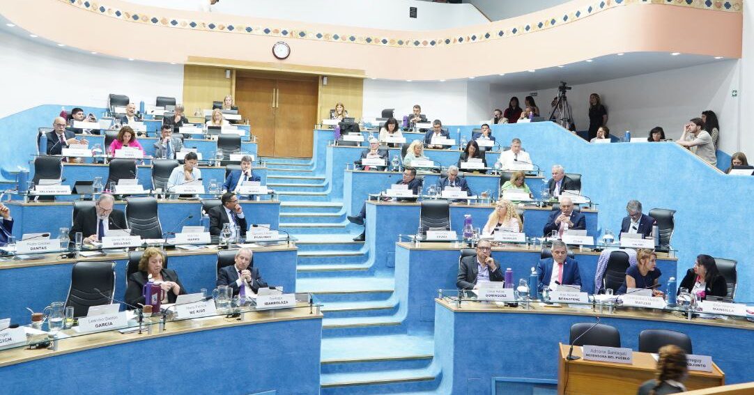 photo_4970054624027020138_y-e1763646547795